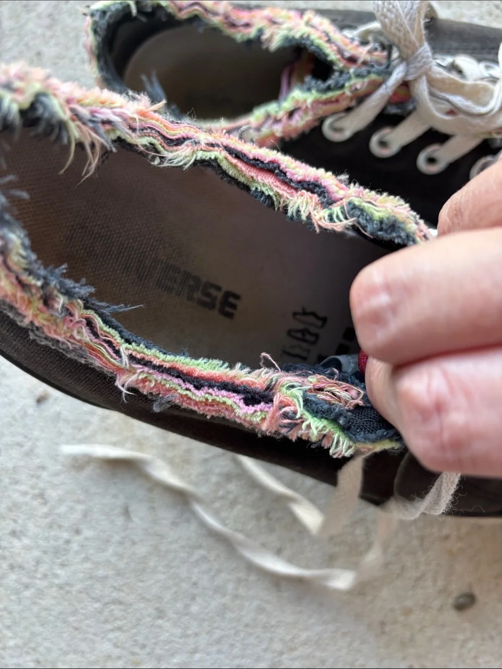 Converse Black Canvas LowTop Women's Sneakers with Frayed multi color Trim 7m/9w - Picture 7 of 9